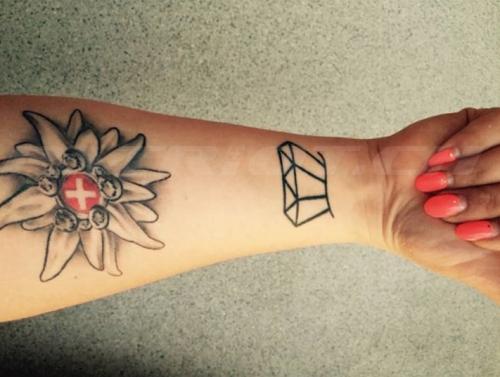 #tattoo #tattoos #edelweiss #schweizerkreuz