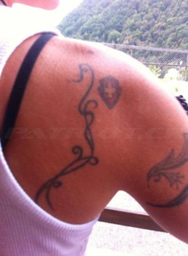 #tattoo #tattoos #schild #schweizerkreuz